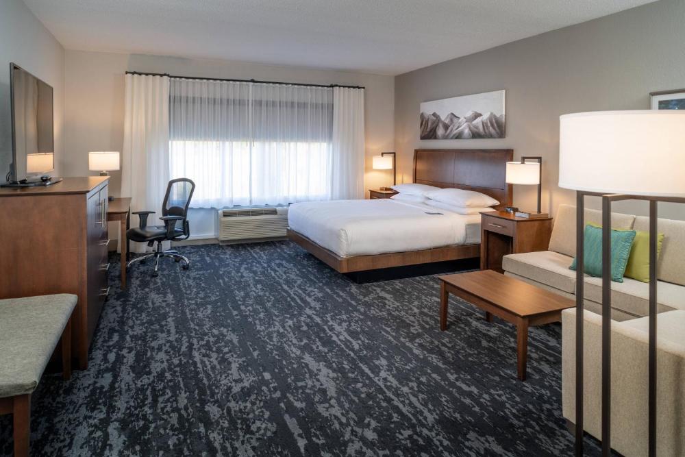 Larger Guest room, 1 King, Sofa bed interior
